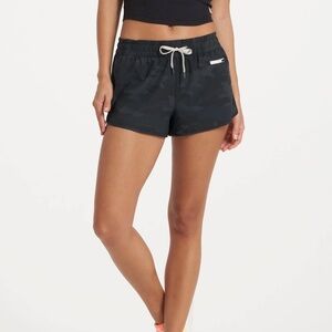 Vuori Shorts - Clementine Short 2.0 - BLACK CAMO